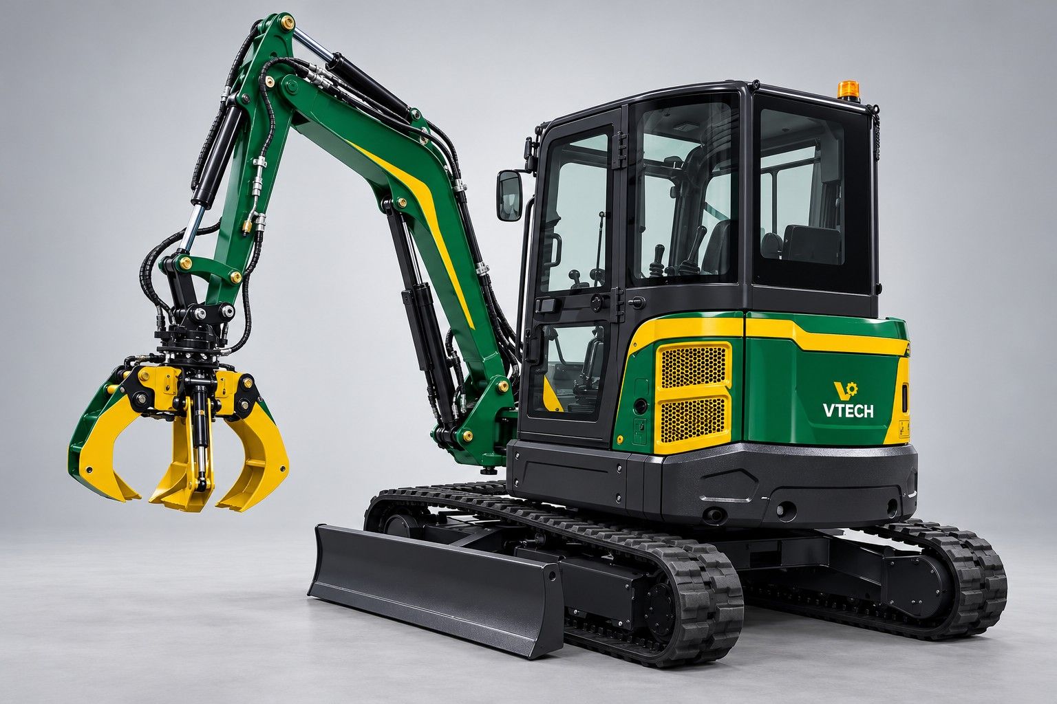 Mini escavadeira com garra VTECH WY-E45, verde e preta, com cabine fechada, esteiras e garra hidráulica amarela, em fundo cinza de estúdio.